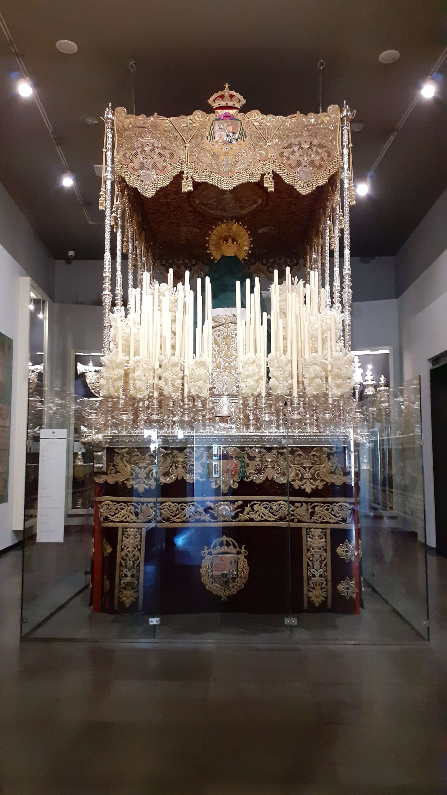 museo-de-la-macarena-floats-1