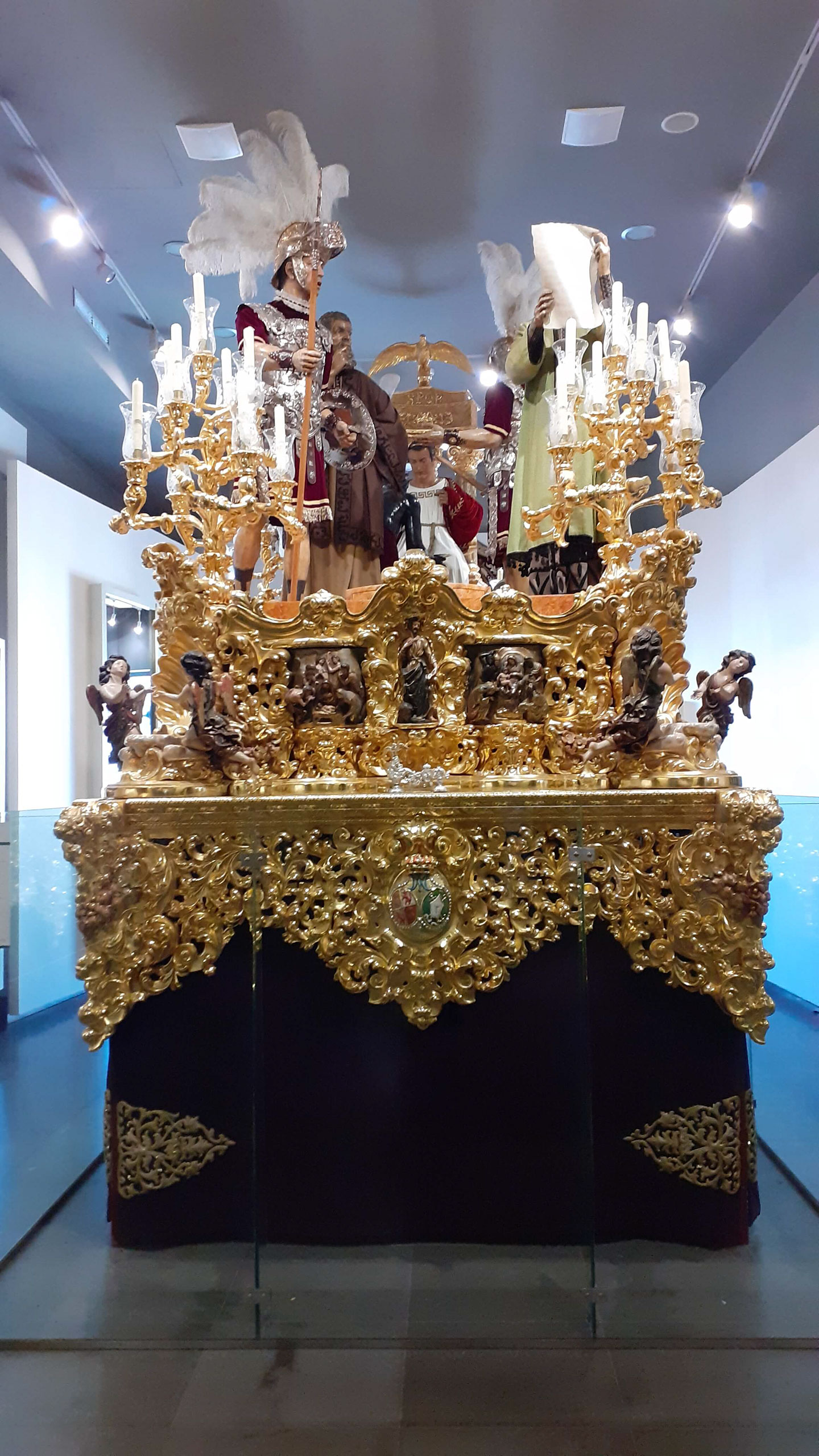 museo-de-la-macarena-floats-2
