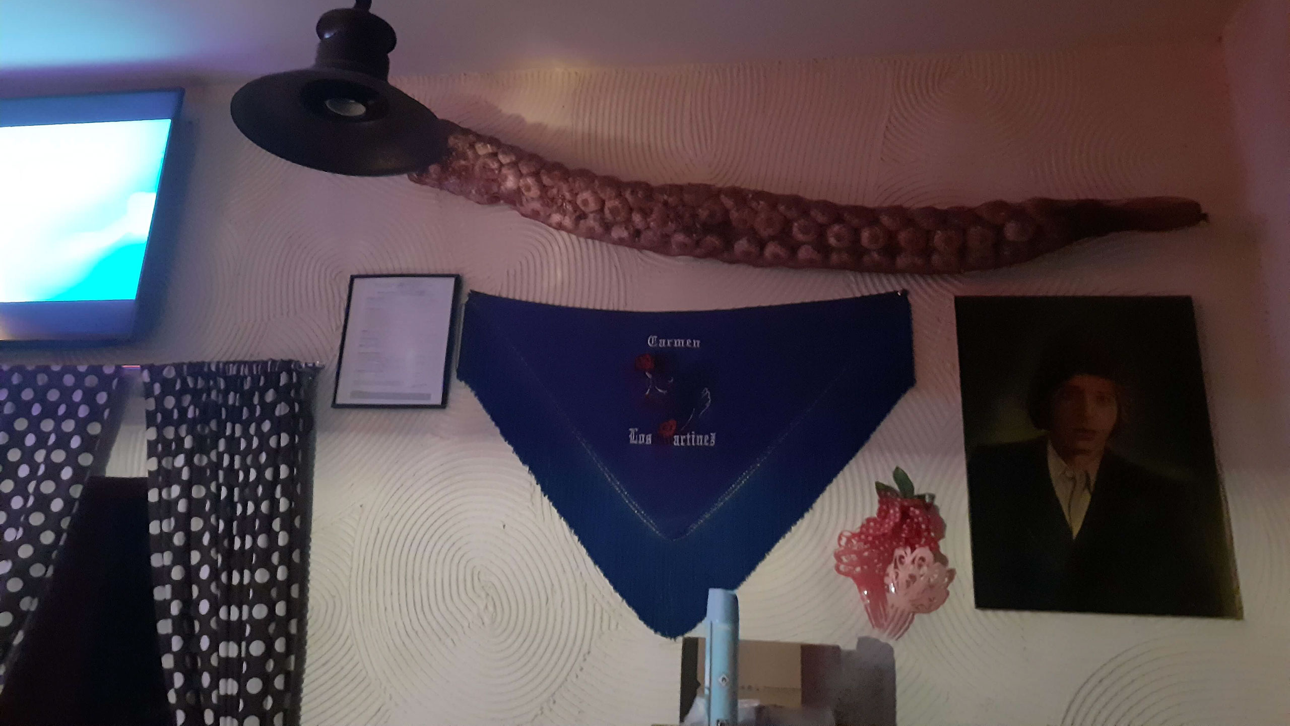 pinned-spanish-shawl-in-sevillian-bar